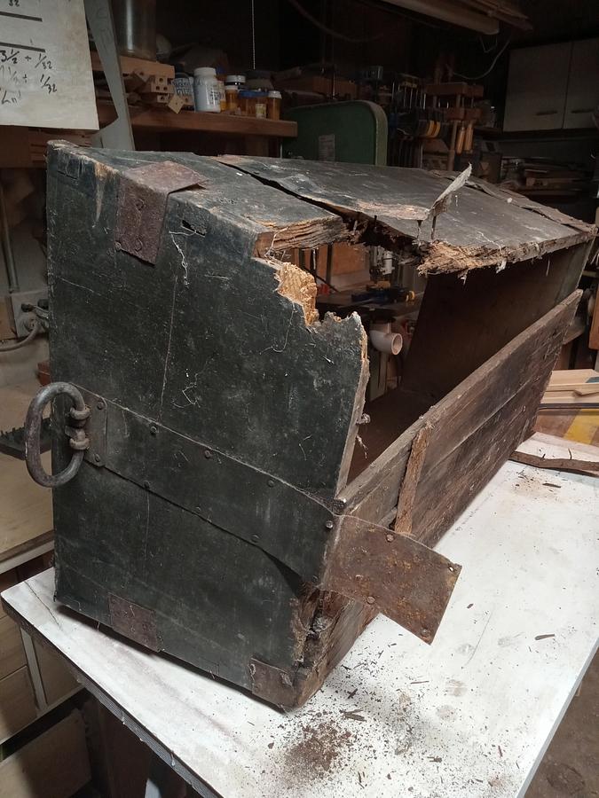 Restoring 1812 steamer trunk