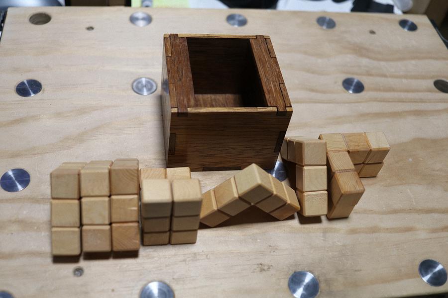 “AKKU” Packing Puzzle.