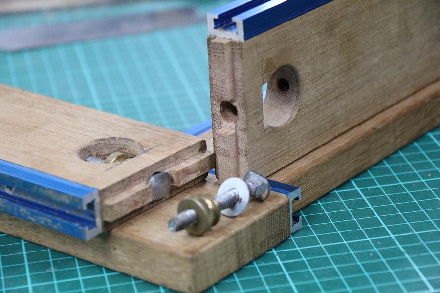 Adjustable Oblong Routing Jig