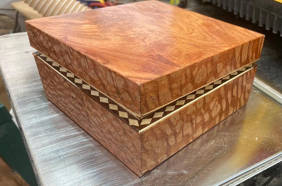 Small box for veneering practice