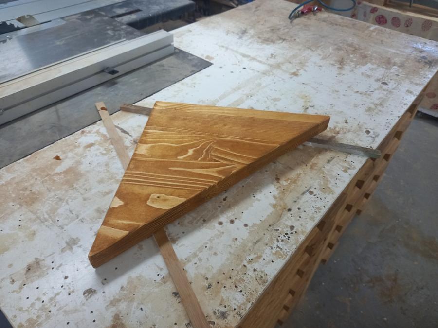 CORNER SHELVE