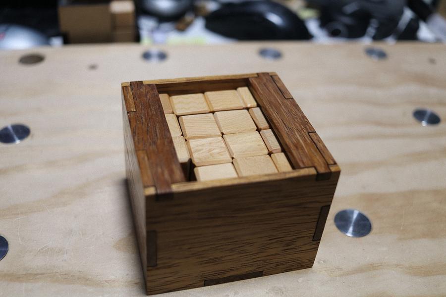 “AKKU” Packing Puzzle.