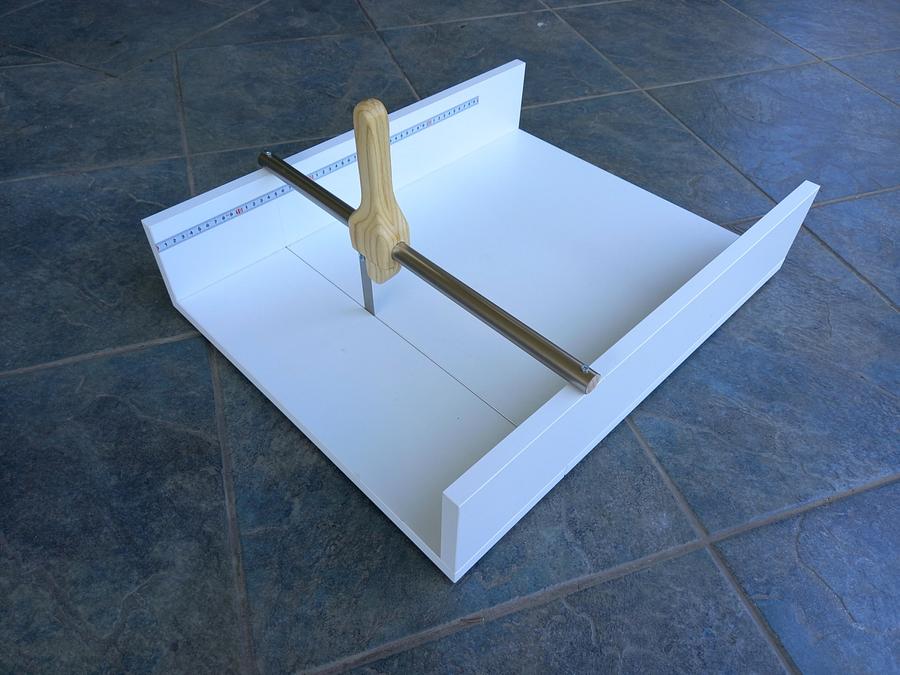 CAKES CUTTER