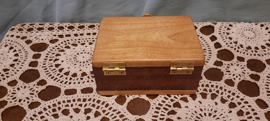 BASIC KEEPSAKE BOX WITH HINGED LID