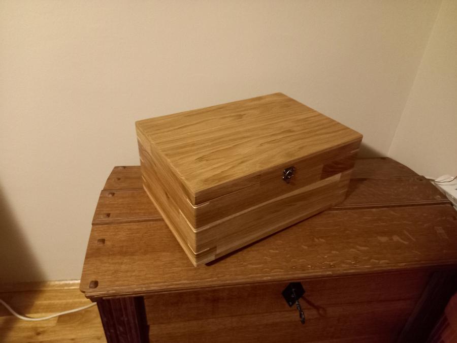 WOODEN BOX