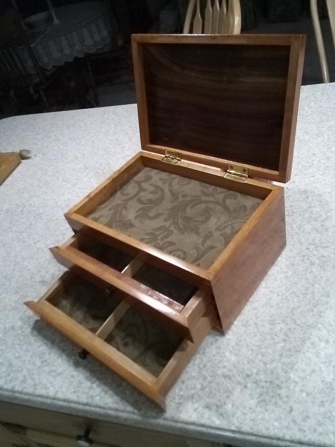 Jewelry Box needs help