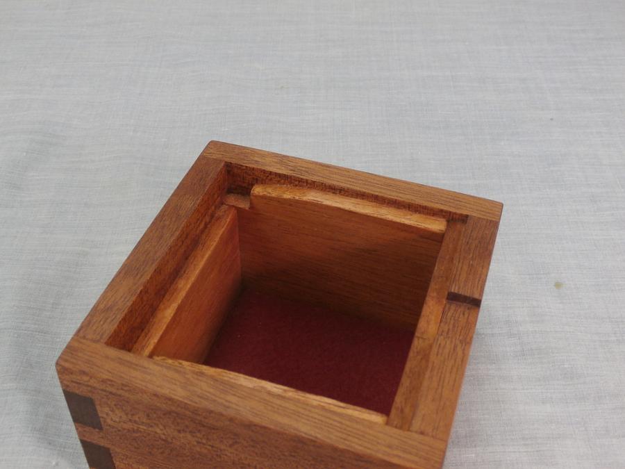 small tilt up lid boxes