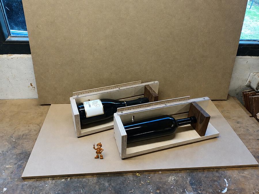 BOTTLE LABELING JIG