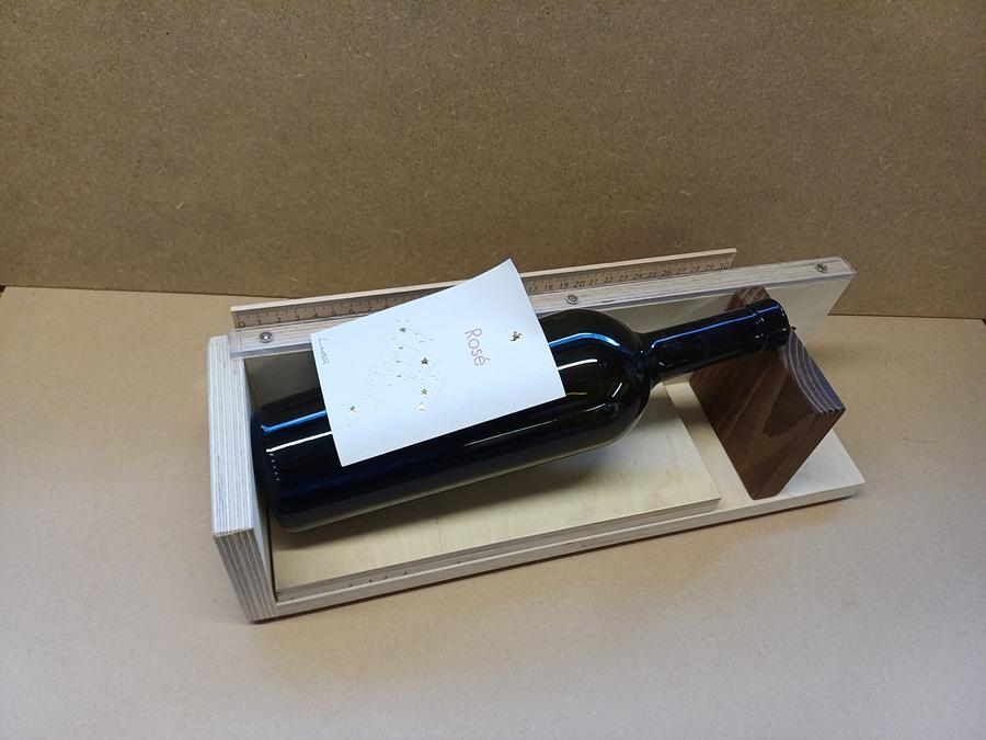 BOTTLE LABELING JIG