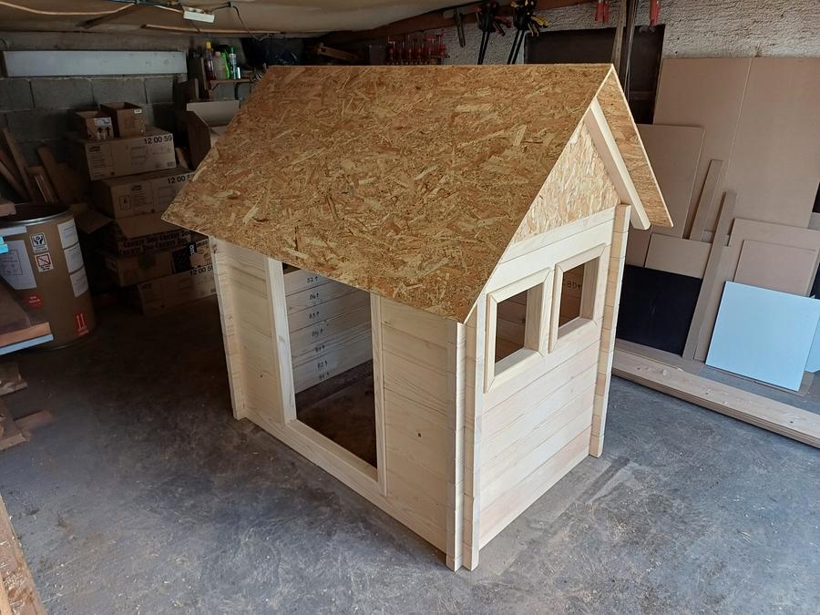 TRADITIONAL WOODEN HOUSE BUILDING