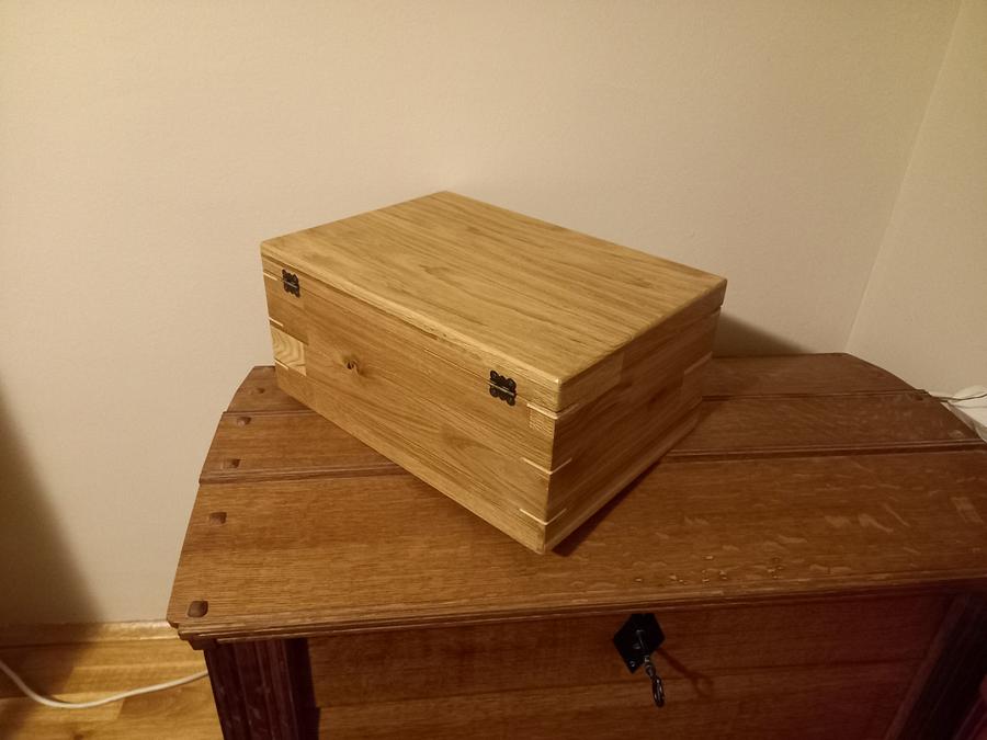 WOODEN BOX