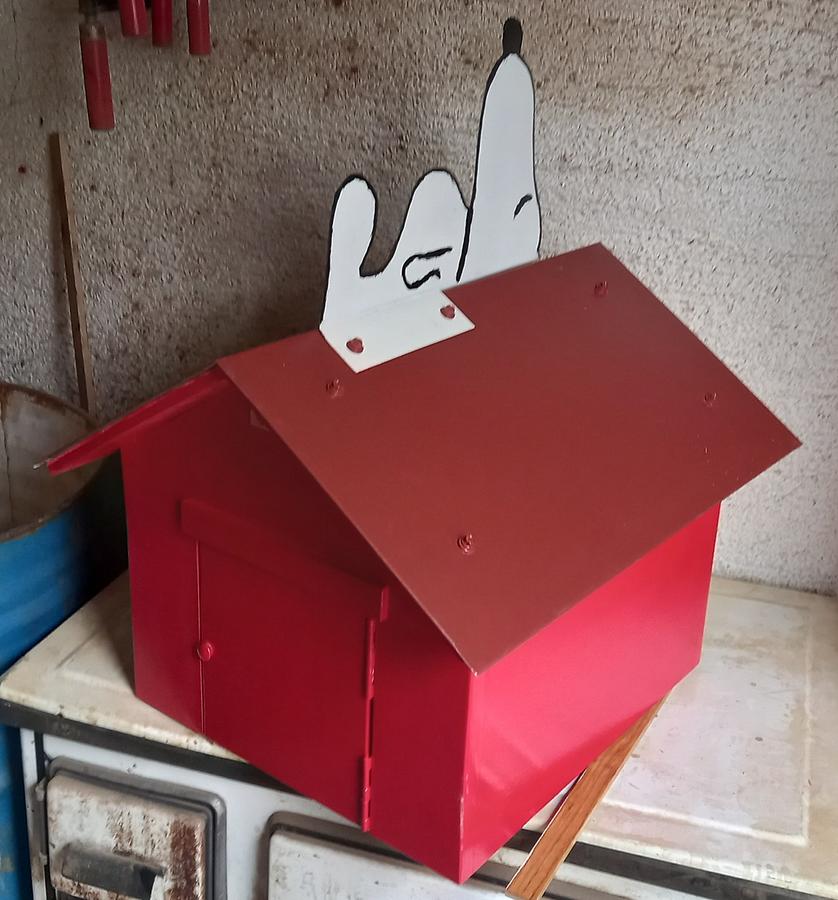 SNOOPY NEWSPAPERS BOX-HOUSE