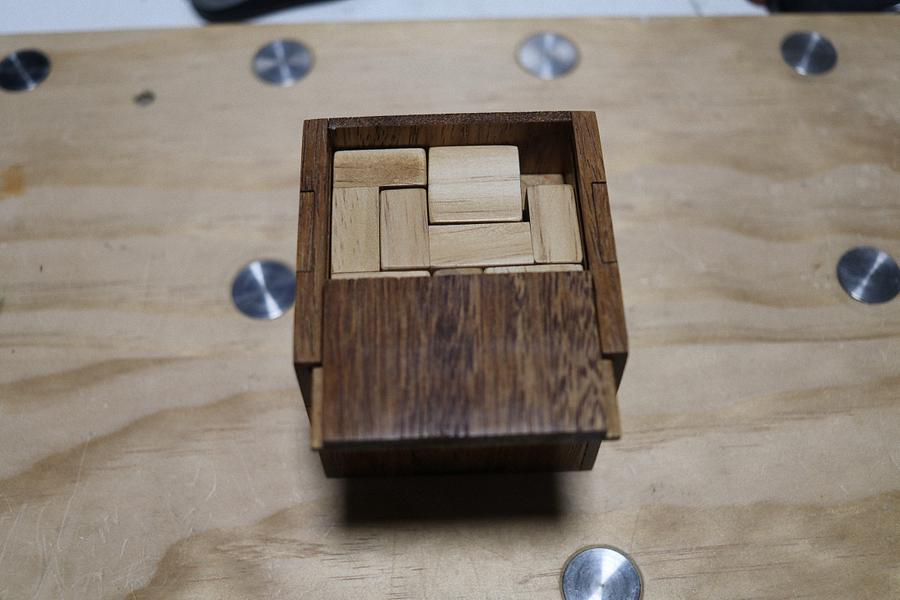 “Guillotine” Packing Puzzle.