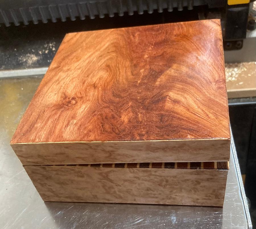 Small box for veneering practice