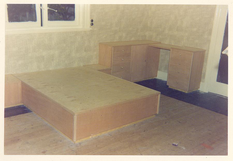 Built in Bed & Side Cupboards.