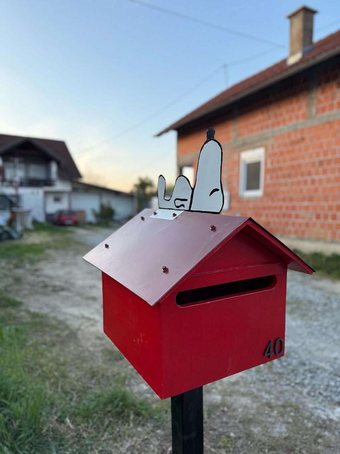 SNOOPY NEWSPAPERS BOX-HOUSE
