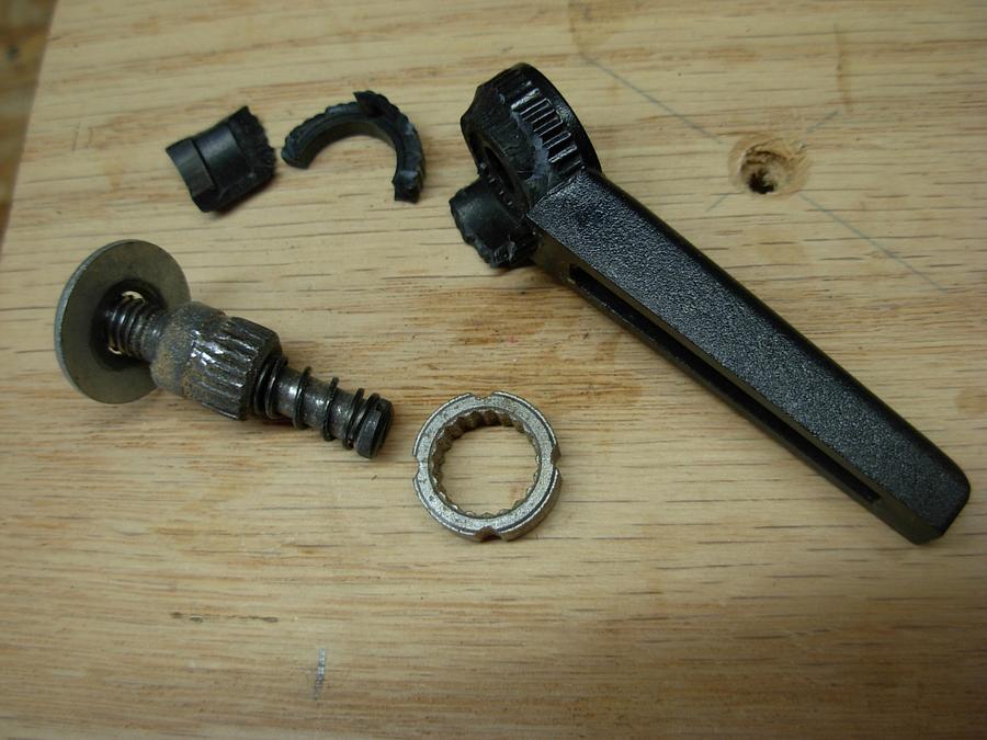 Ratcheting Lock Knob for Disc Sander