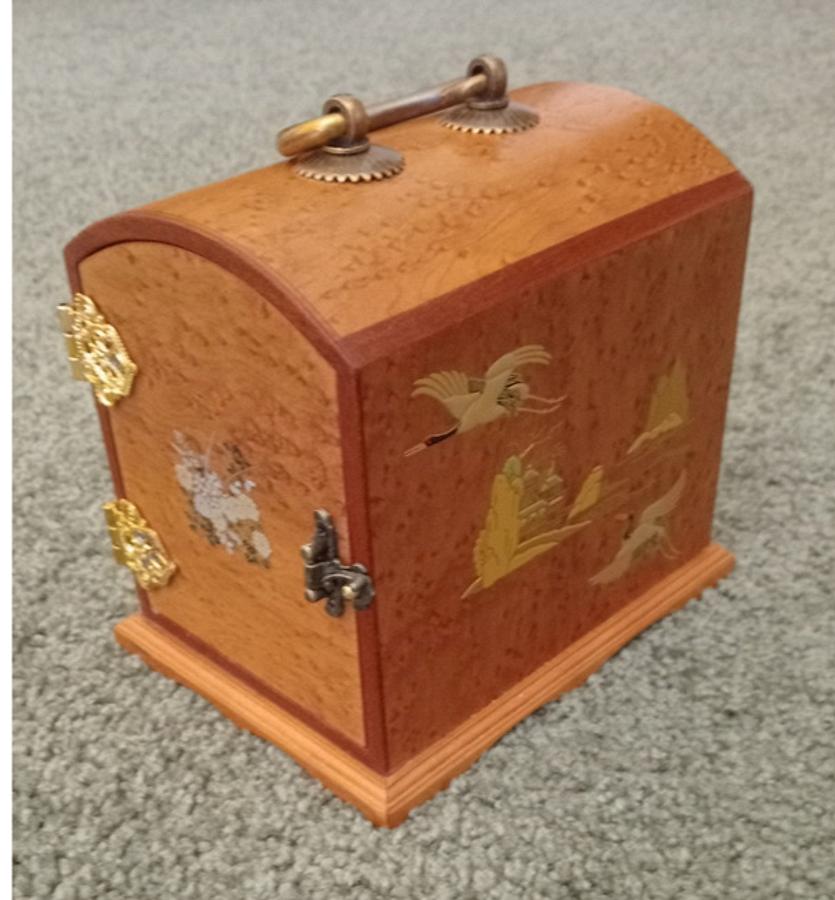 A small Japanese chest - Kodansu