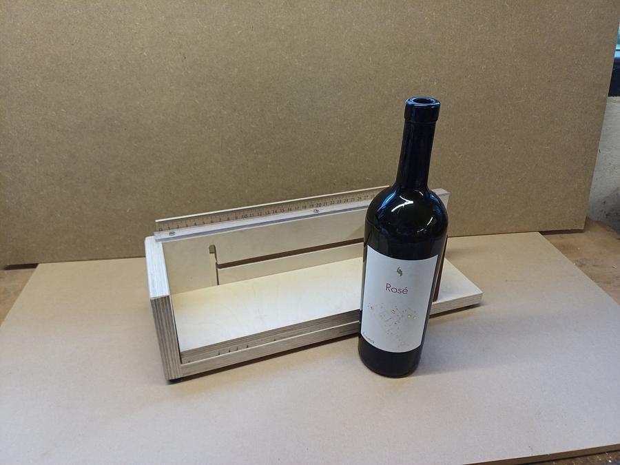 BOTTLE LABELING JIG