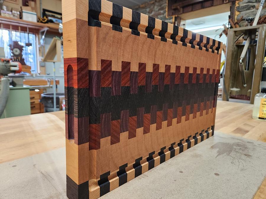 End grain cutting board