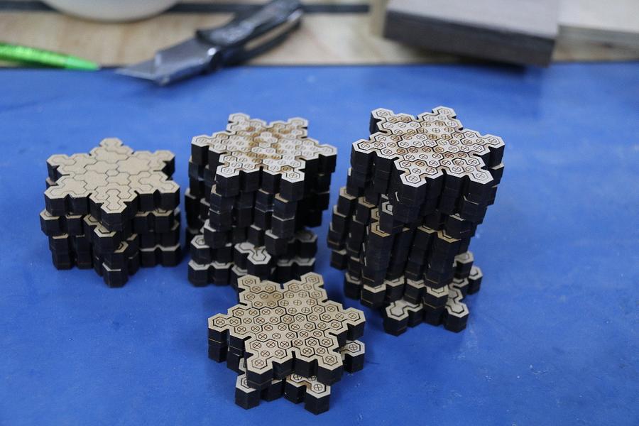 Hexy Jigsaw Snowflake (Any one for Naughts and Crosses?).