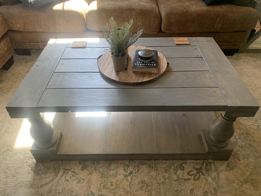 Balustrade coffee table