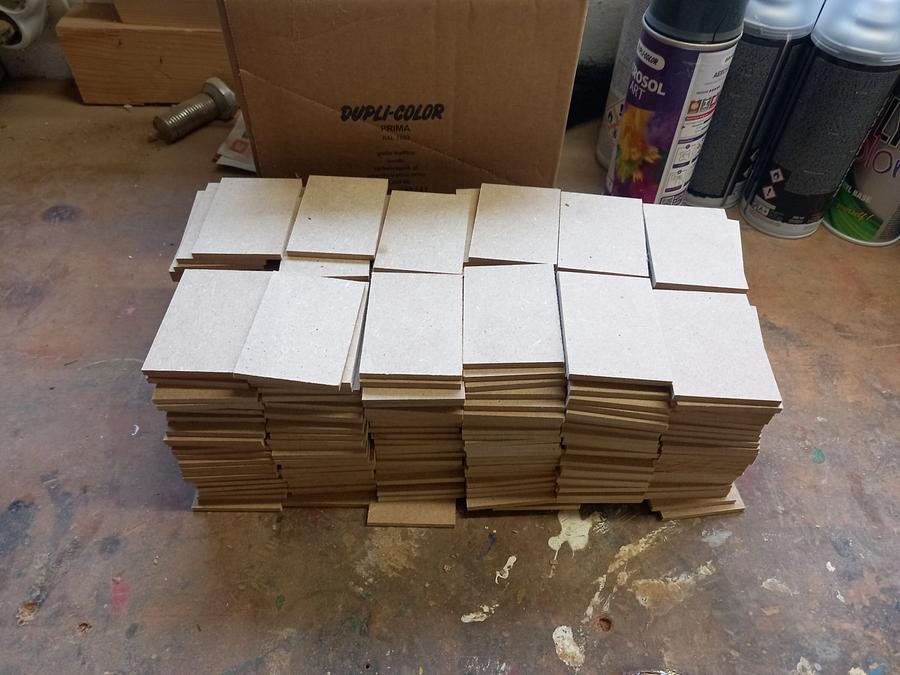 REPRO STANDS, SMALL HOUSES, PLATES 