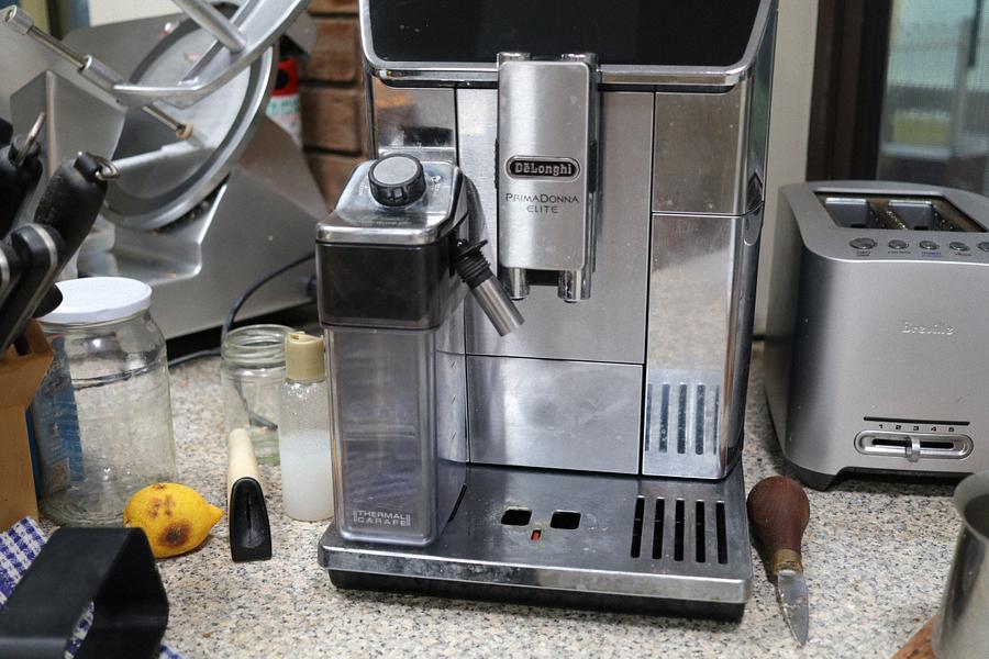 3D Printed handle (for a De Longhi Milk Container).