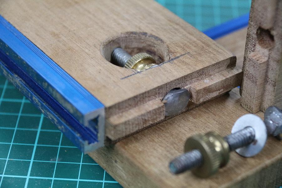 Adjustable Oblong Routing Jig