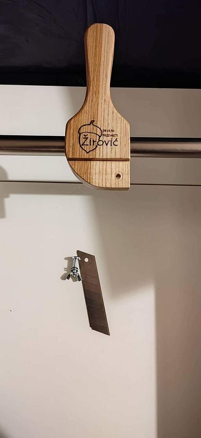 CAKES CUTTER