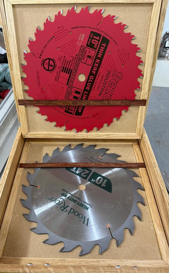 Table saw blade storage case