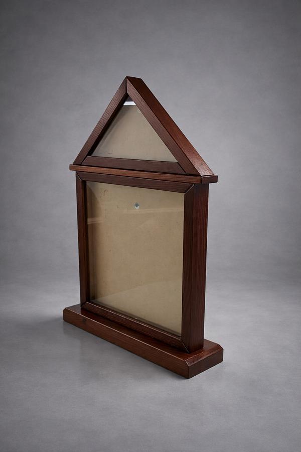 MEMORIAL OR GIFT FLAG BOX FOR TWO TYPES OF FLAGS