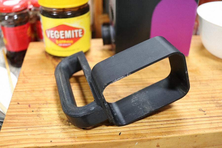 3D Printed handle (for a De Longhi Milk Container).