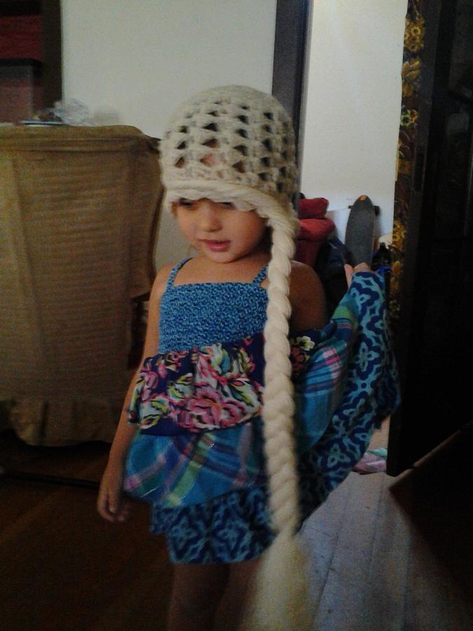 Elsa hat modeled by my daughter:)