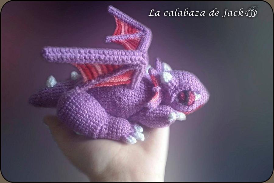 Purple crochet dragon - La Calabaza de Jack