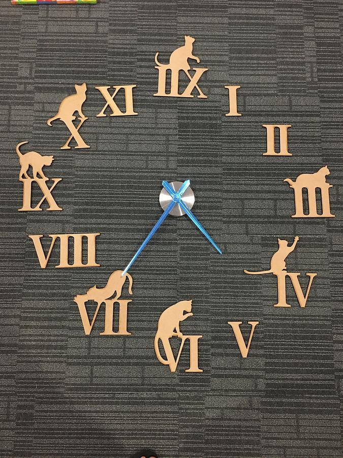 Kitten Clock. [Contains “r Certificate” warning] 