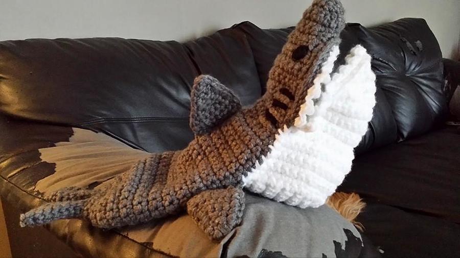 men shark slippers