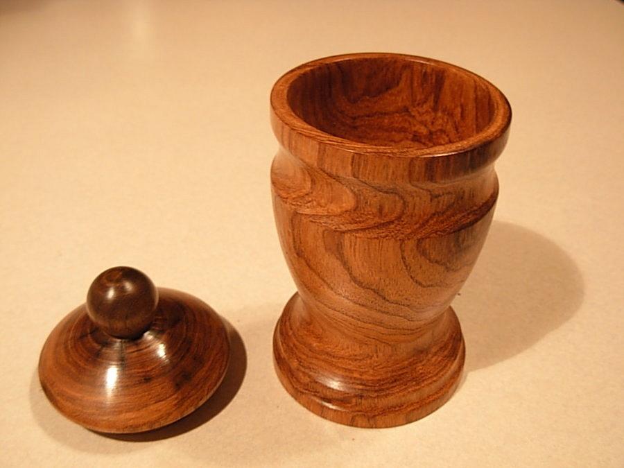 Lidded Chinaberry Urn