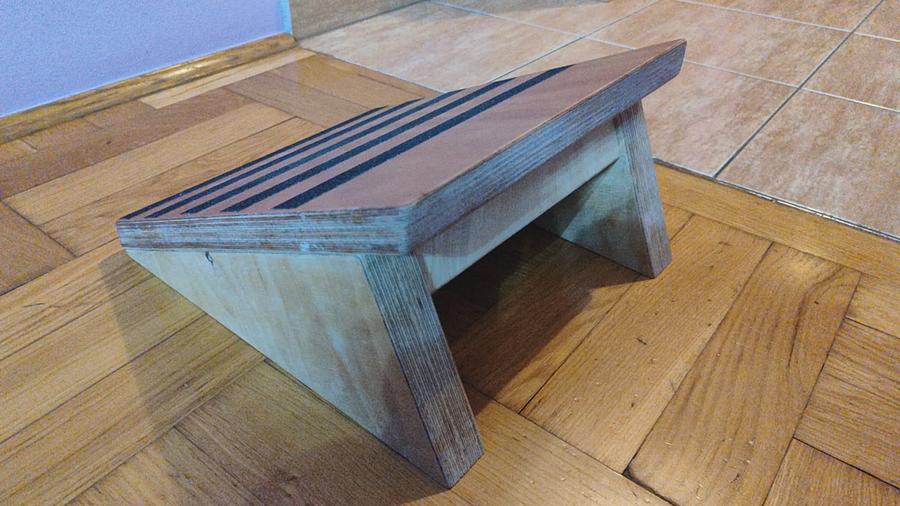 JUMPER'S KNEE EXERCISE STAND