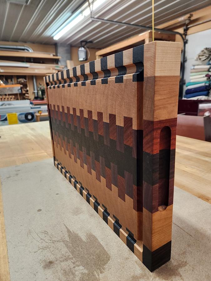 End grain cutting board