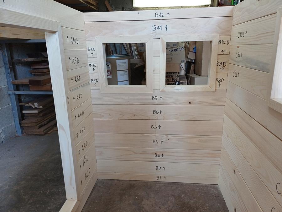 TRADITIONAL WOODEN HOUSE BUILDING
