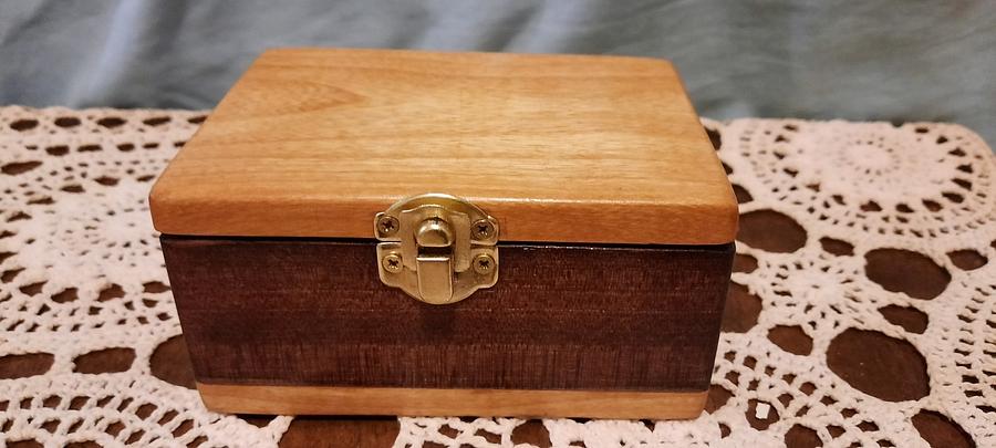 BASIC KEEPSAKE BOX WITH HINGED LID