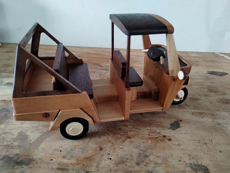 Tuk Tuk by Dutchy