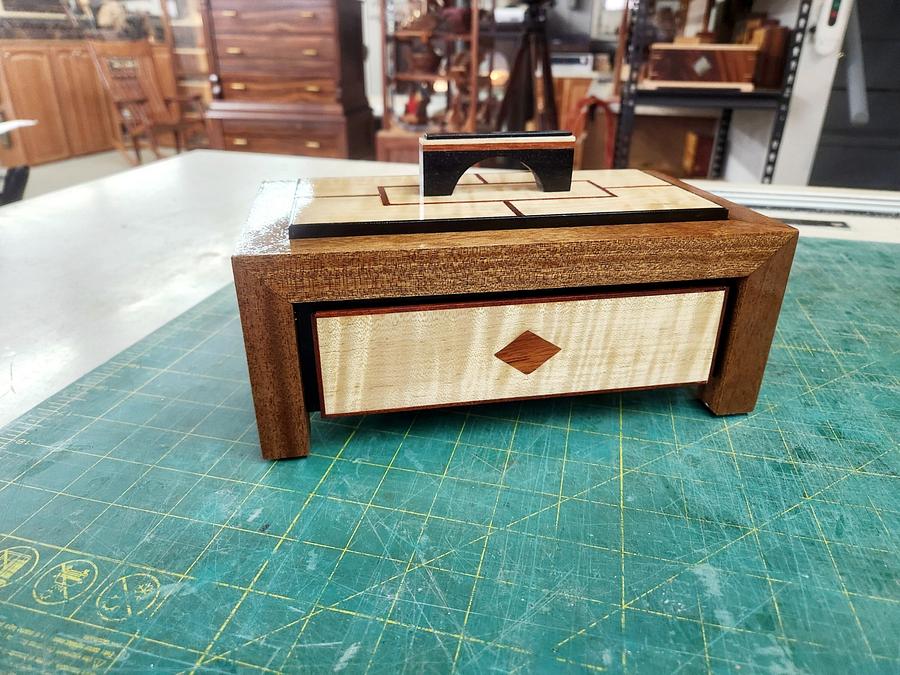 High contrast box