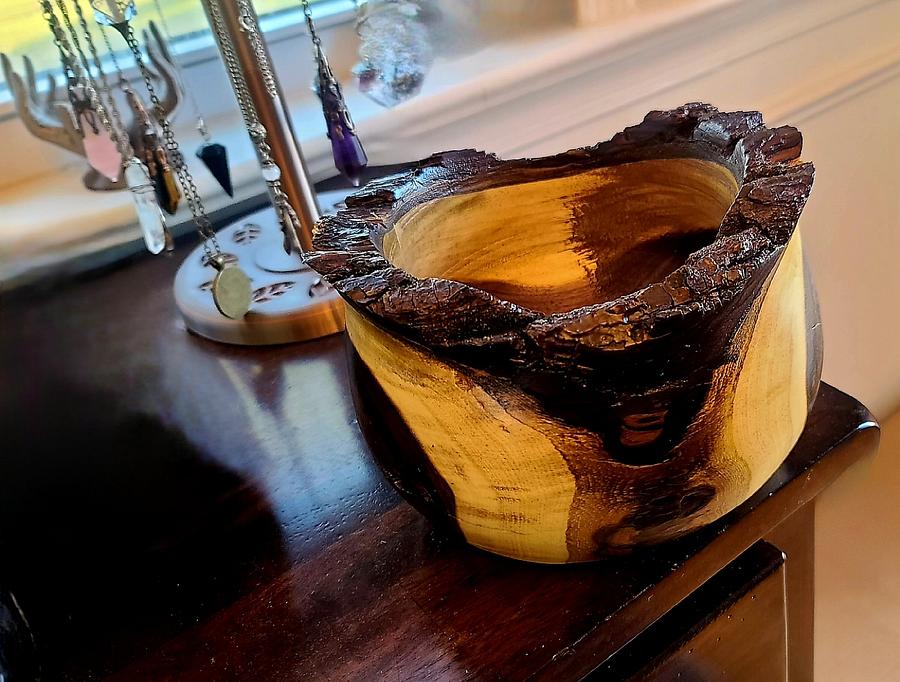 Live edge bowl