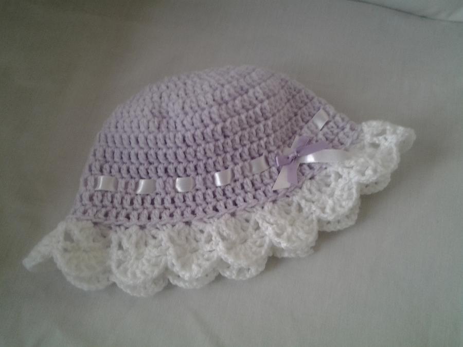 Angel top and frilled hat 