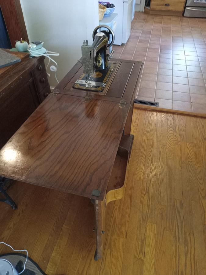 1911 sewing machine cabinet 