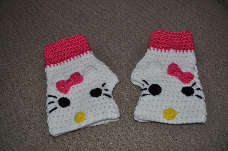 Hello Kitty Fingerless Texting Gloves