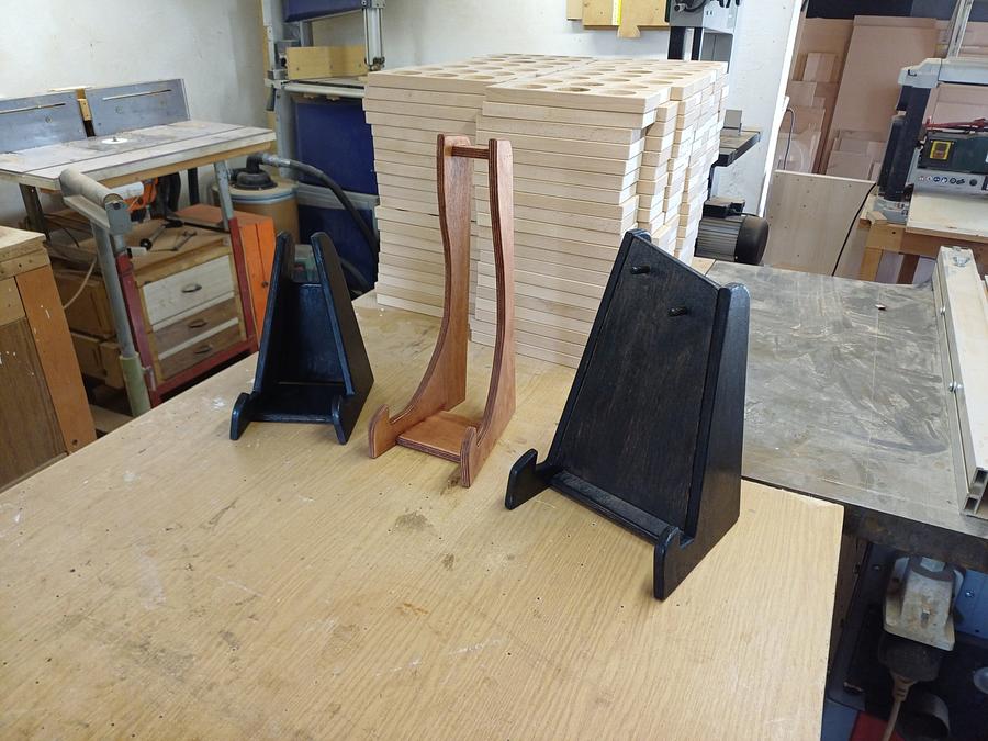 MUSICAL INSTRUMENTS STANDS