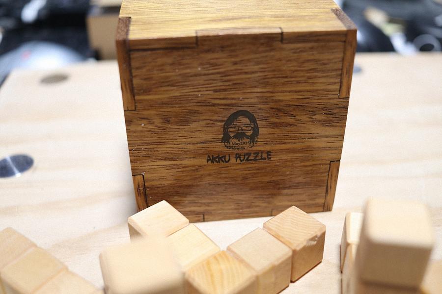 “AKKU” Packing Puzzle.